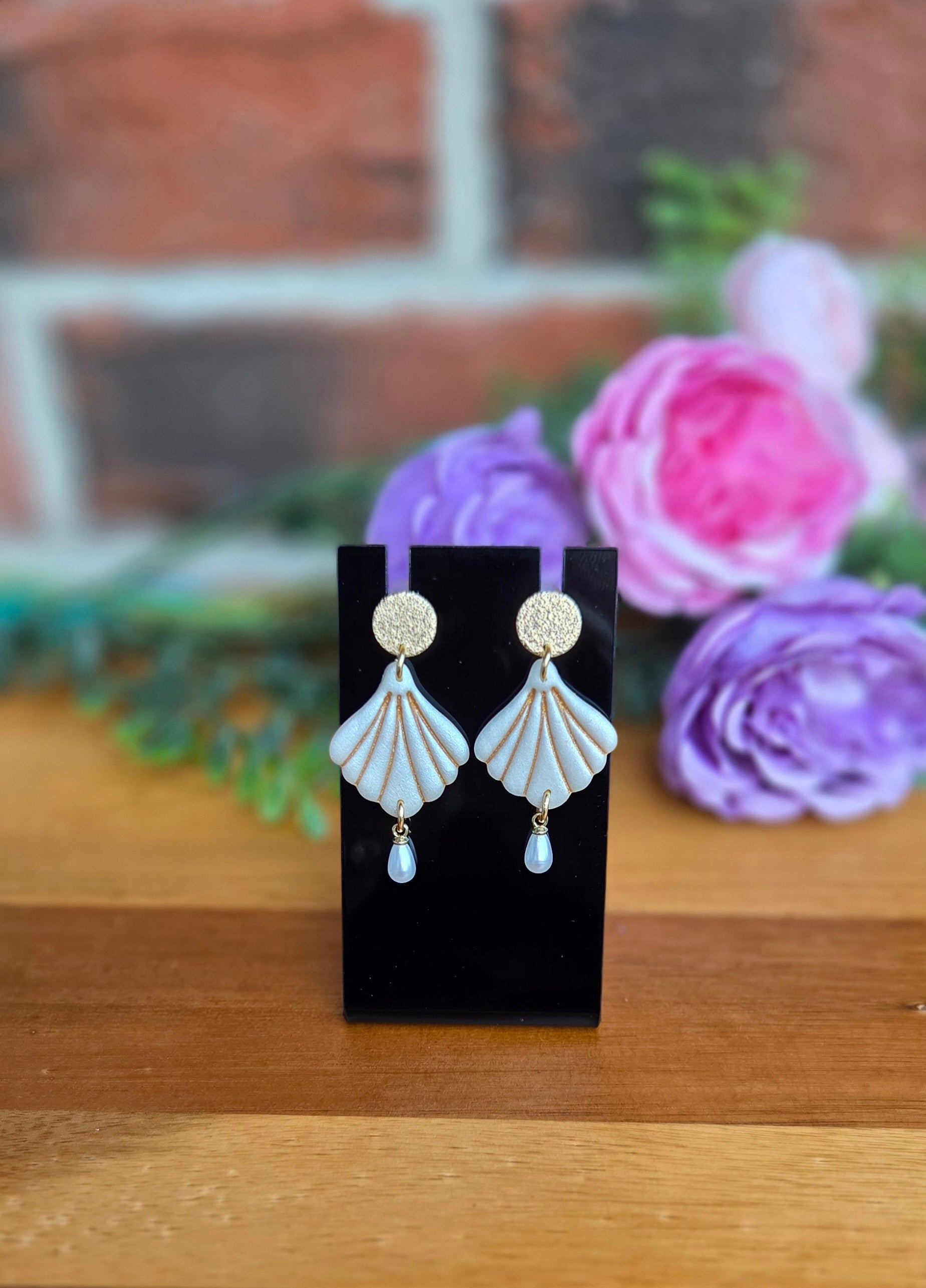 Shell with Pearl Dangle